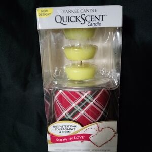 Yankee Candle QuickScent Snow in Love Candle - White and Red